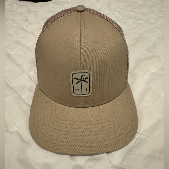 Dakine Tan Trucker Hat - Picture 1 of 3